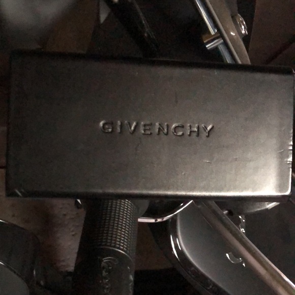 Givenchy sunglass case - Picture 2 of 3